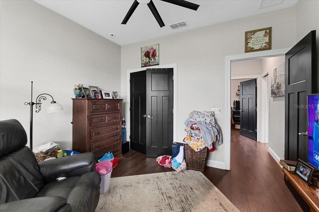 For Sale: $364,900 (4 beds, 2 baths, 1916 Square Feet)