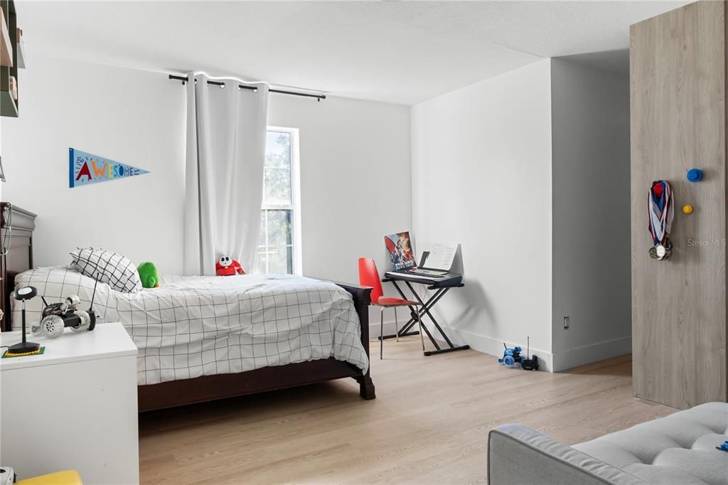 For Sale: $1,045,000 (4 beds, 2 baths, 2803 Square Feet)