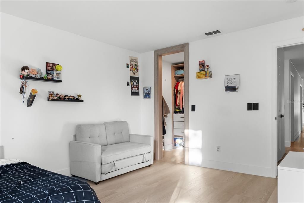 For Sale: $1,045,000 (4 beds, 2 baths, 2803 Square Feet)