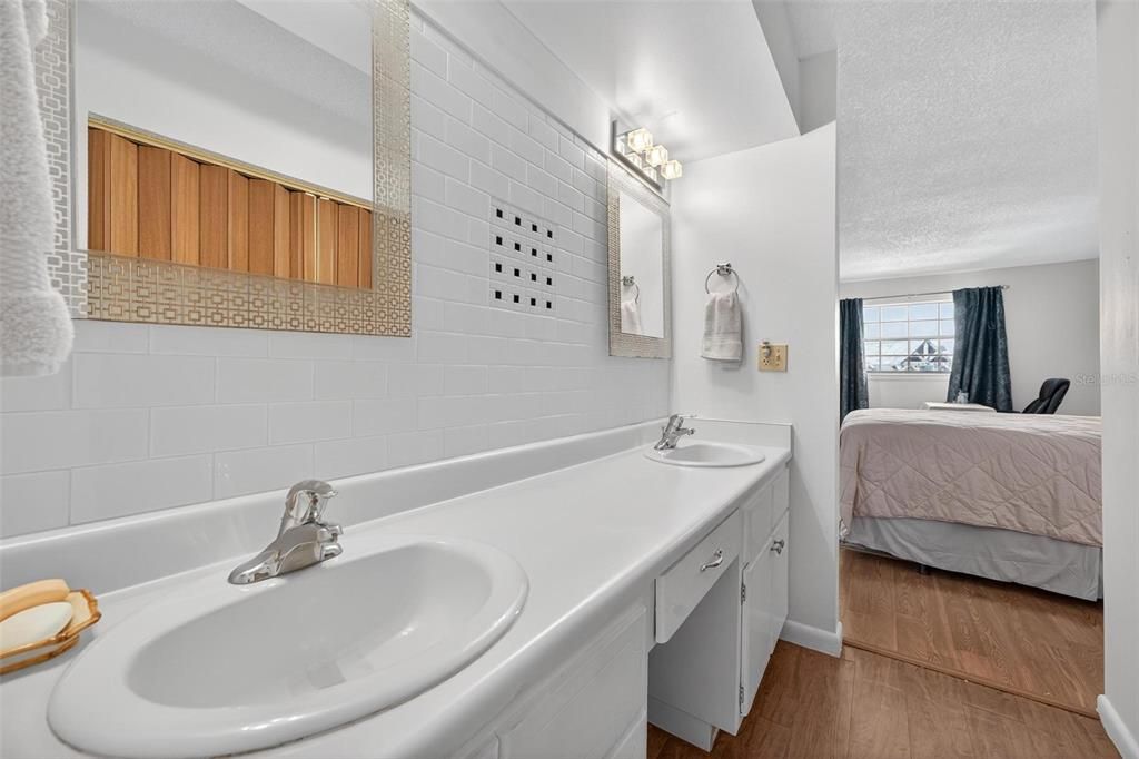 Active With Contract: $75,000 (2 beds, 2 baths, 1134 Square Feet)