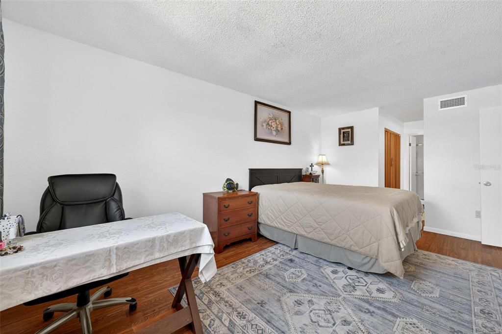 Active With Contract: $75,000 (2 beds, 2 baths, 1134 Square Feet)