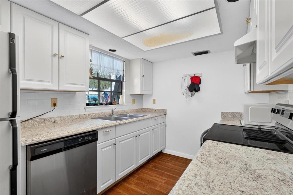 Active With Contract: $75,000 (2 beds, 2 baths, 1134 Square Feet)