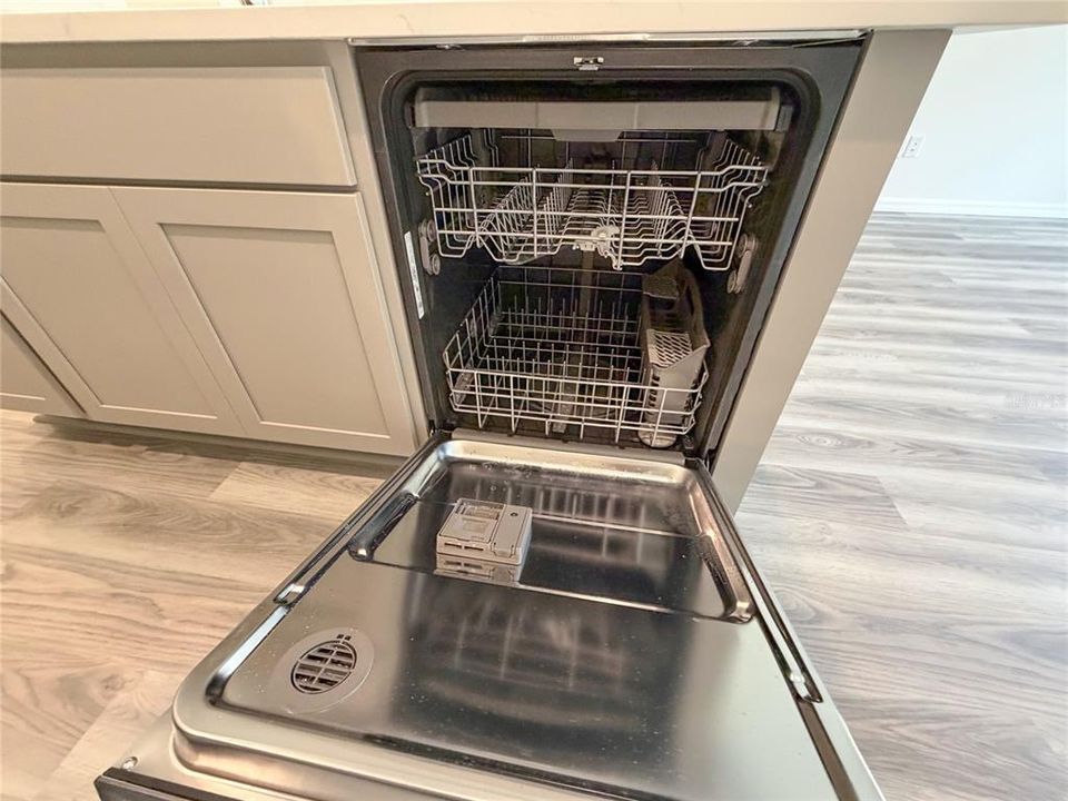 В аренду: $2,200 (3 спален, 2 ванн, 1665 Квадратных фут)