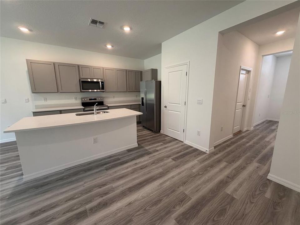 В аренду: $2,200 (3 спален, 2 ванн, 1665 Квадратных фут)