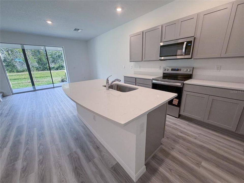 В аренду: $2,200 (3 спален, 2 ванн, 1665 Квадратных фут)