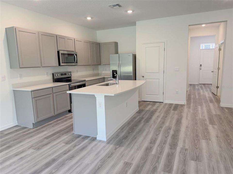 В аренду: $2,200 (3 спален, 2 ванн, 1665 Квадратных фут)