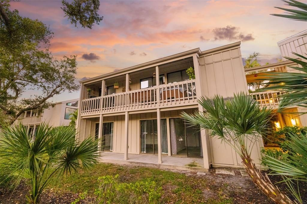 For Sale: $200,000 (2 beds, 2 baths, 982 Square Feet)