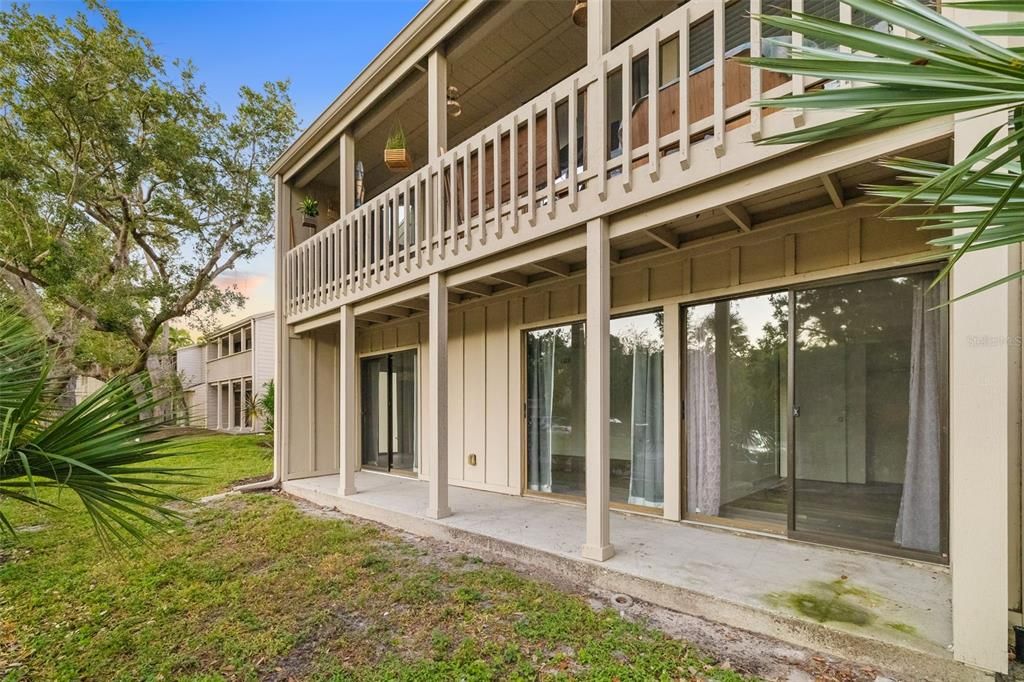 For Sale: $200,000 (2 beds, 2 baths, 982 Square Feet)