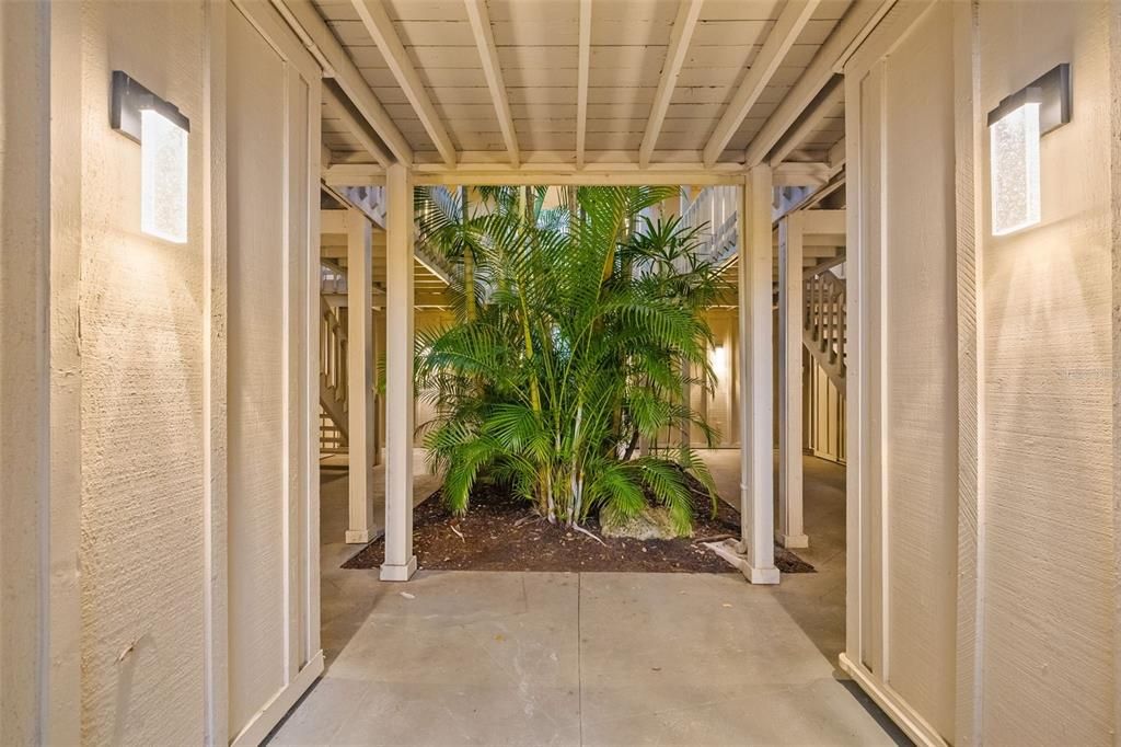 For Sale: $200,000 (2 beds, 2 baths, 982 Square Feet)