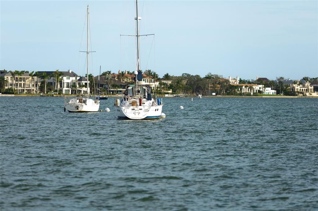 For Sale: $200,000 (2 beds, 2 baths, 982 Square Feet)