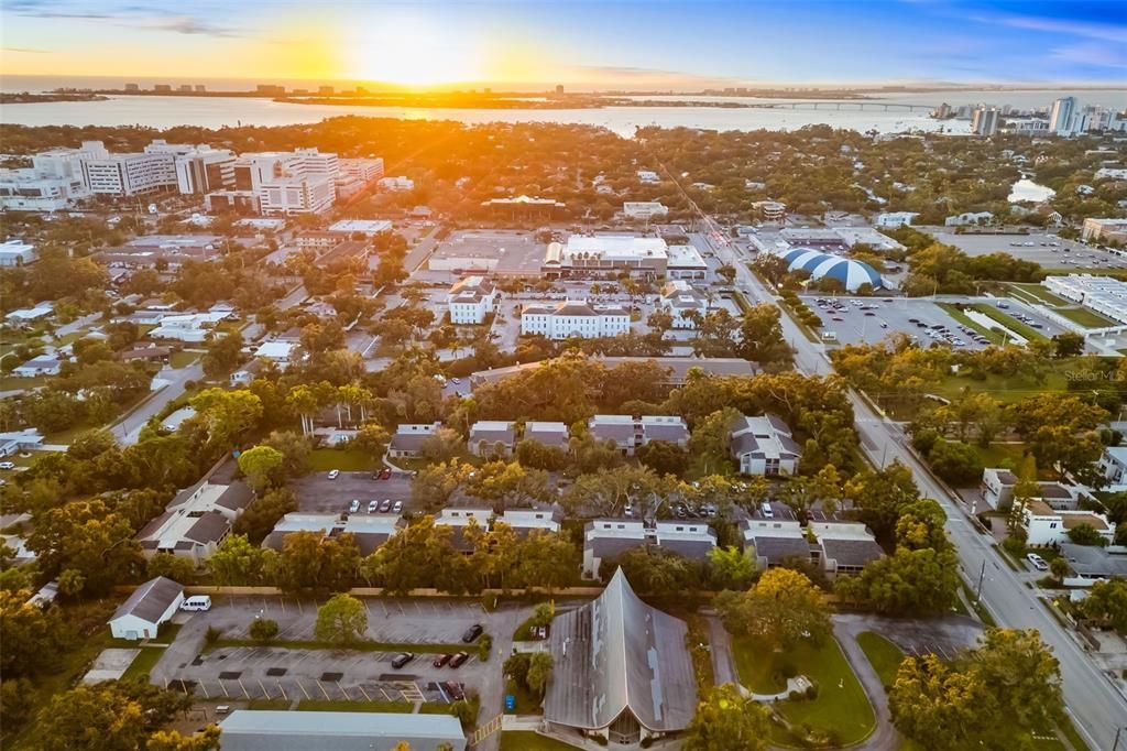 For Sale: $200,000 (2 beds, 2 baths, 982 Square Feet)