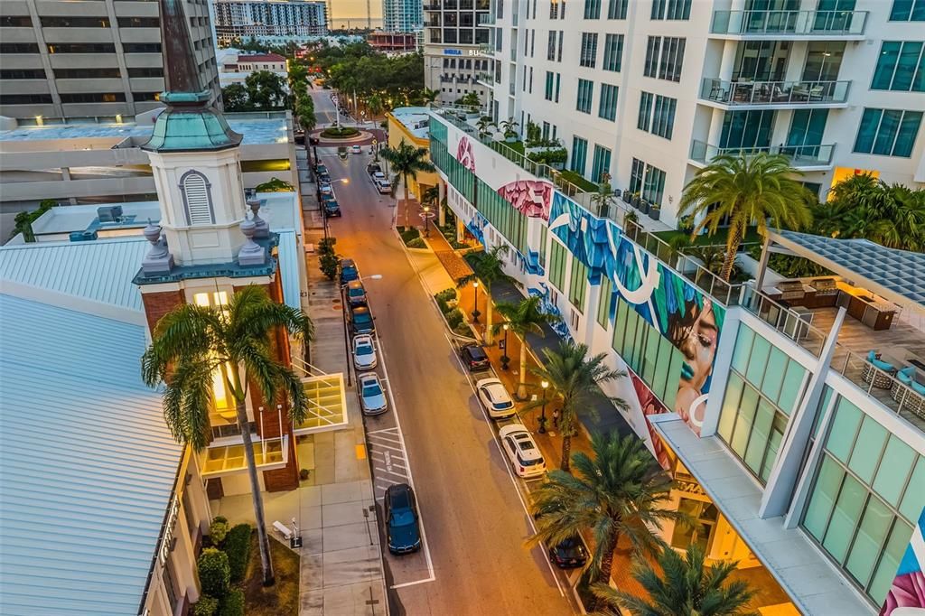 For Sale: $200,000 (2 beds, 2 baths, 982 Square Feet)