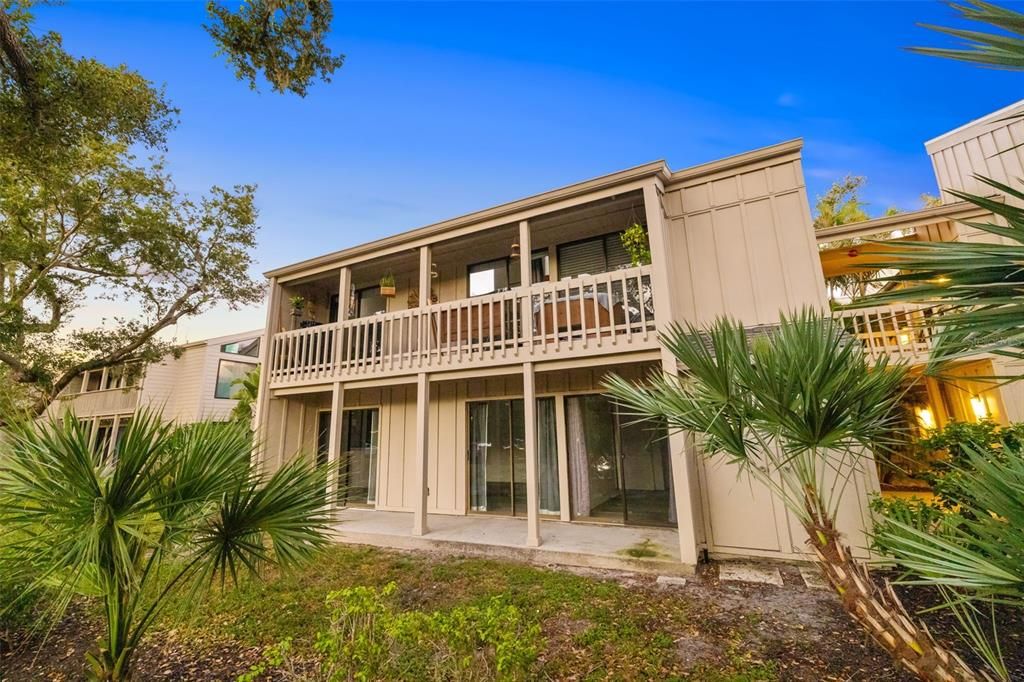 For Sale: $200,000 (2 beds, 2 baths, 982 Square Feet)