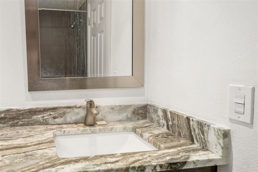 For Sale: $200,000 (2 beds, 2 baths, 982 Square Feet)