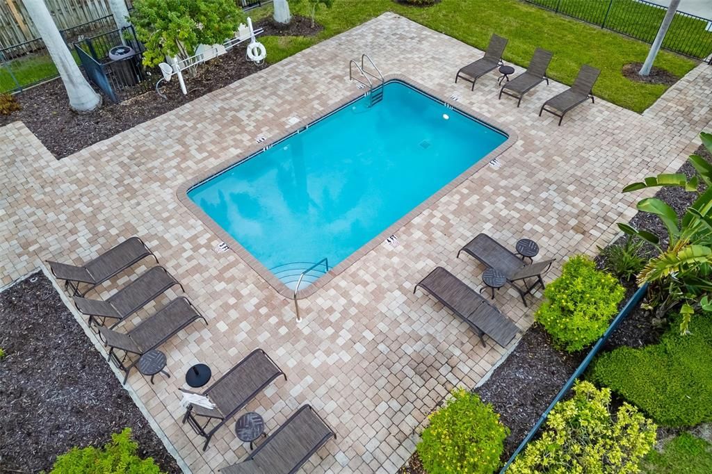 For Sale: $200,000 (2 beds, 2 baths, 982 Square Feet)