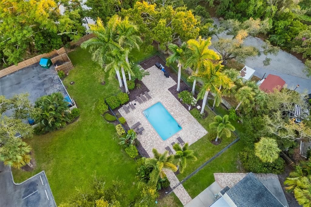 For Sale: $200,000 (2 beds, 2 baths, 982 Square Feet)