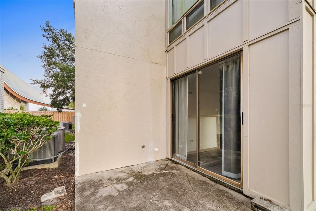 For Sale: $200,000 (2 beds, 2 baths, 982 Square Feet)