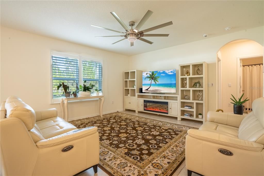 На продажу: $455,000 (5 спален, 3 ванн, 2626 Квадратных фут)