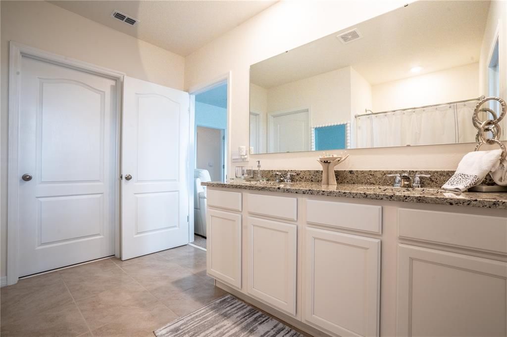 На продажу: $455,000 (5 спален, 3 ванн, 2626 Квадратных фут)