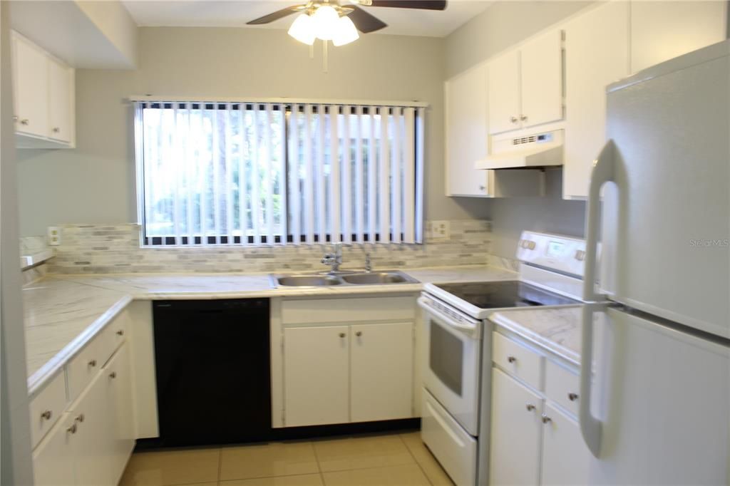 En Renta: $2,250 (3 camas, 2 baños, 1335 Pies cuadrados)