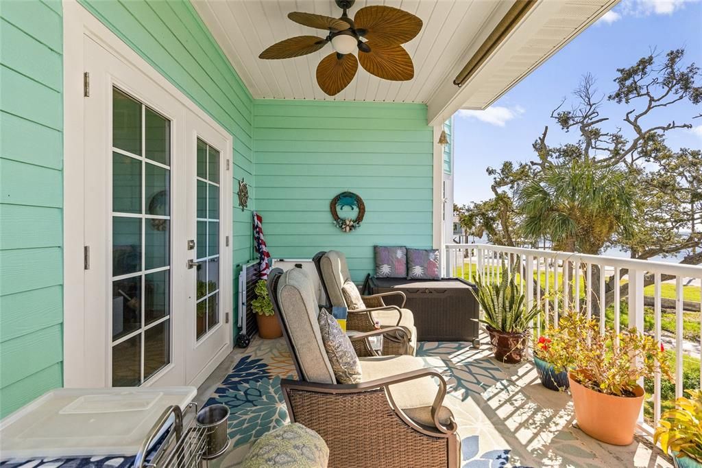 For Sale: $299,900 (2 beds, 2 baths, 1161 Square Feet)