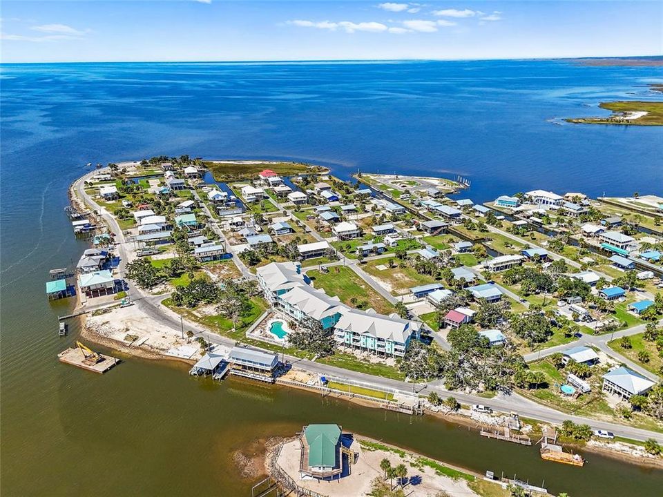 For Sale: $299,900 (2 beds, 2 baths, 1161 Square Feet)