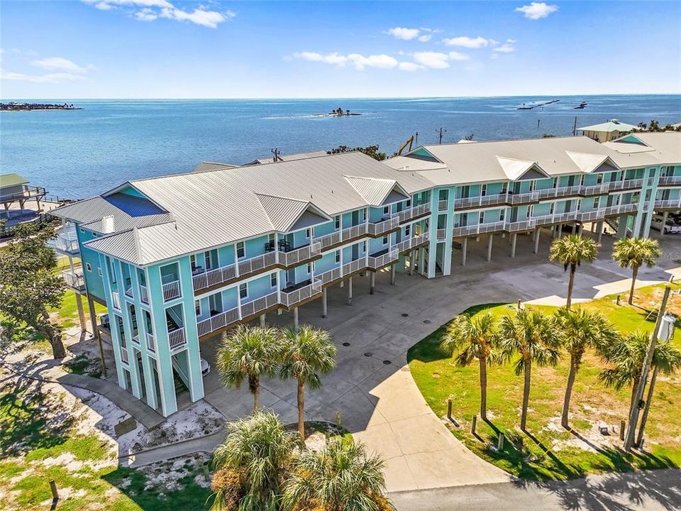 For Sale: $299,900 (2 beds, 2 baths, 1161 Square Feet)