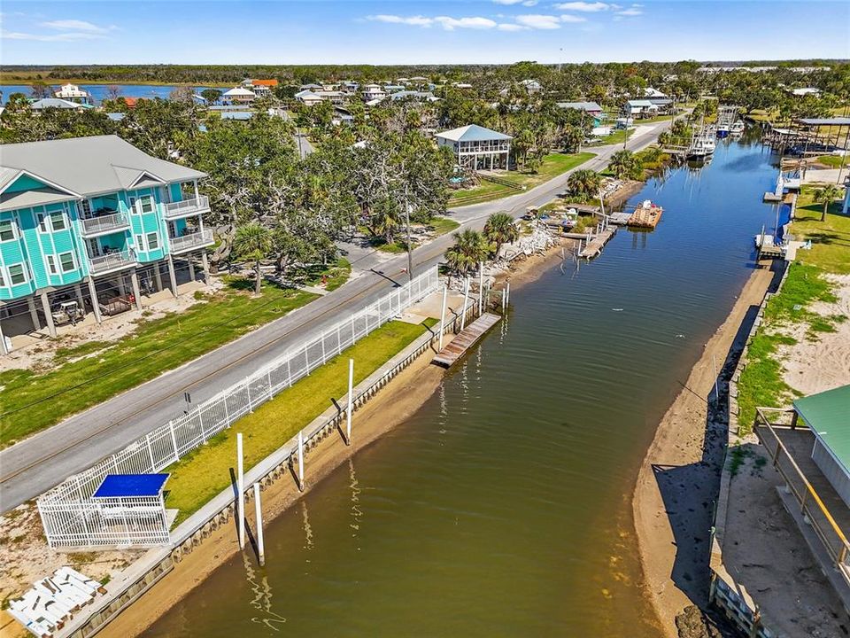 For Sale: $299,900 (2 beds, 2 baths, 1161 Square Feet)