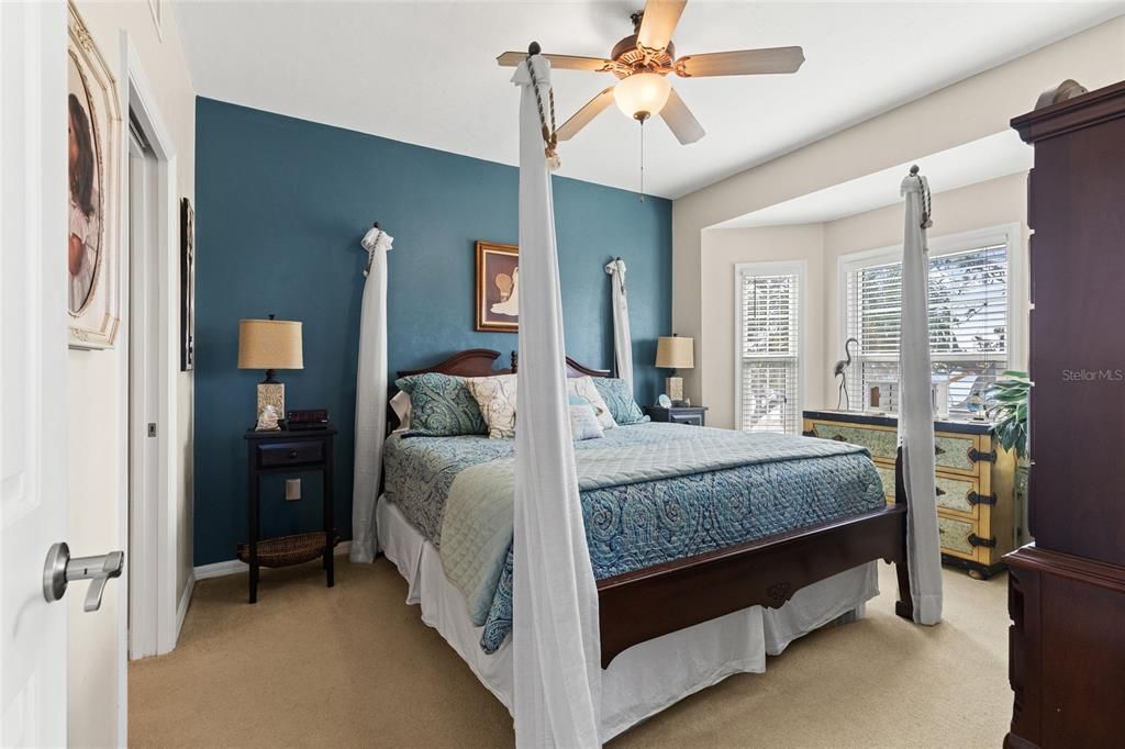 For Sale: $299,900 (2 beds, 2 baths, 1161 Square Feet)