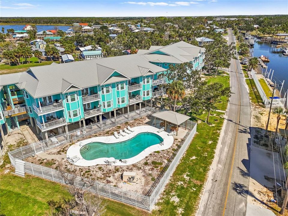 For Sale: $299,900 (2 beds, 2 baths, 1161 Square Feet)