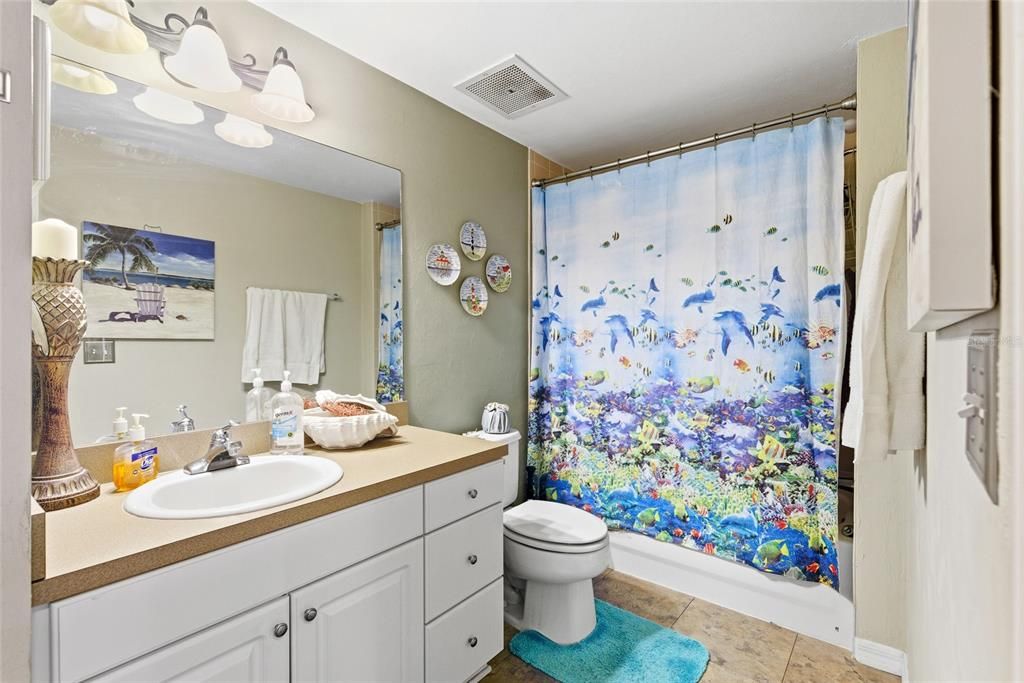 For Sale: $299,900 (2 beds, 2 baths, 1161 Square Feet)