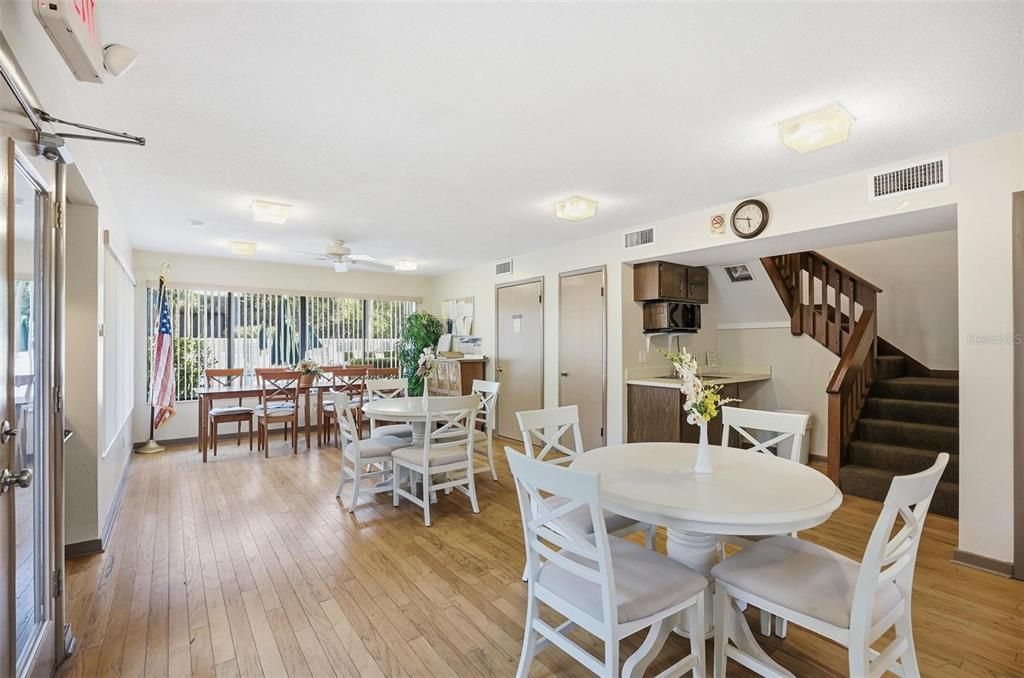 На продажу: $234,000 (2 спален, 2 ванн, 1098 Квадратных фут)