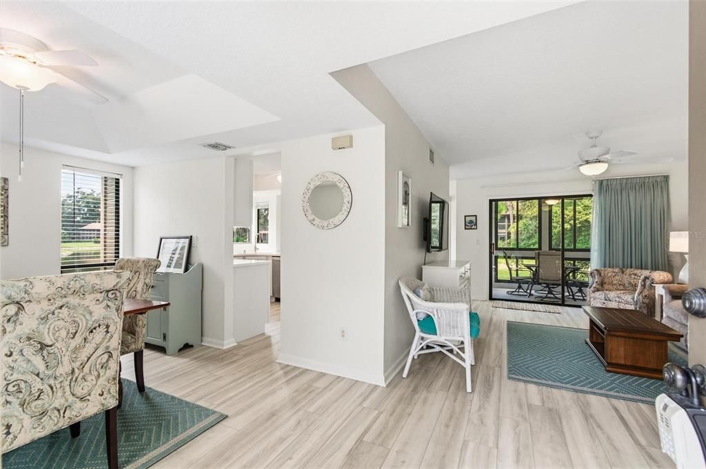 На продажу: $234,000 (2 спален, 2 ванн, 1098 Квадратных фут)