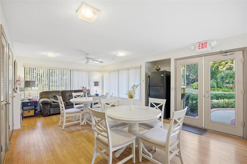 На продажу: $234,000 (2 спален, 2 ванн, 1098 Квадратных фут)