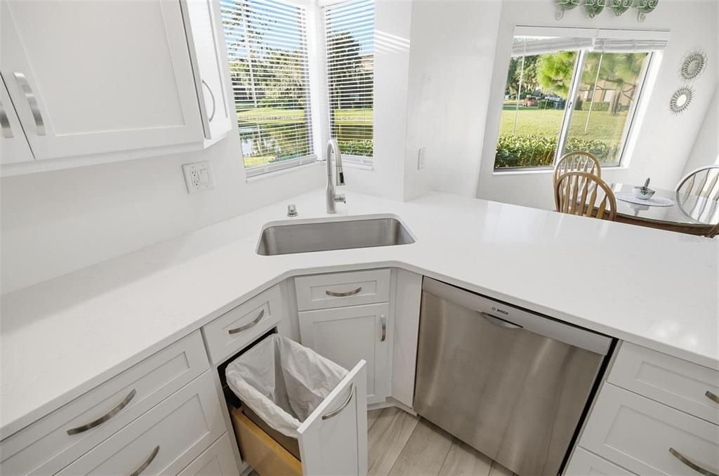 На продажу: $234,000 (2 спален, 2 ванн, 1098 Квадратных фут)