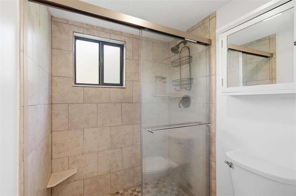 На продажу: $234,000 (2 спален, 2 ванн, 1098 Квадратных фут)