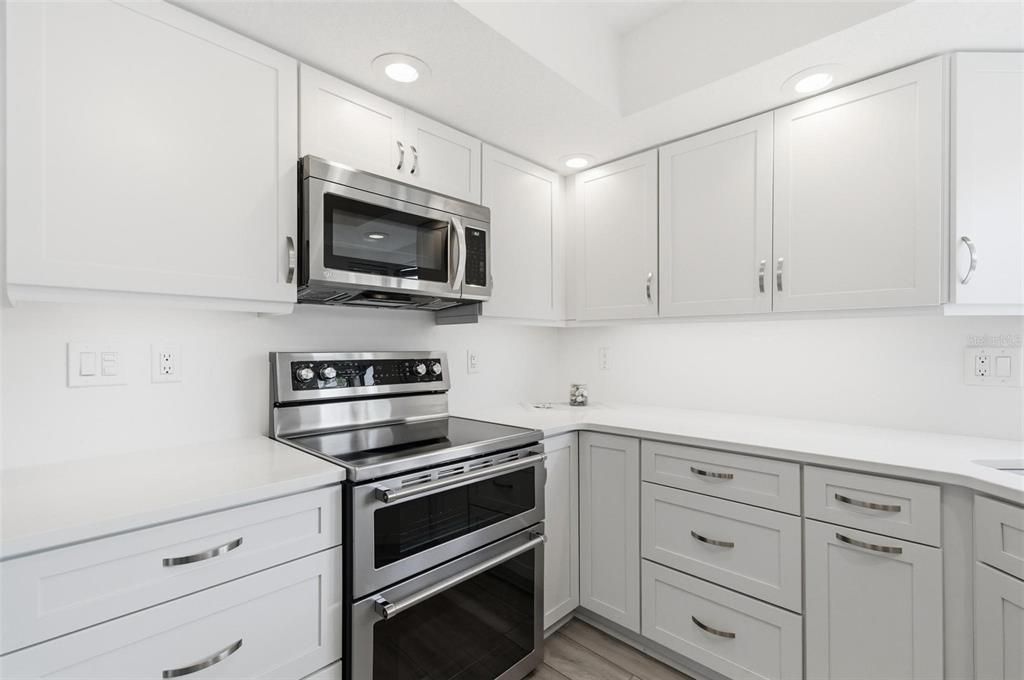 На продажу: $234,000 (2 спален, 2 ванн, 1098 Квадратных фут)