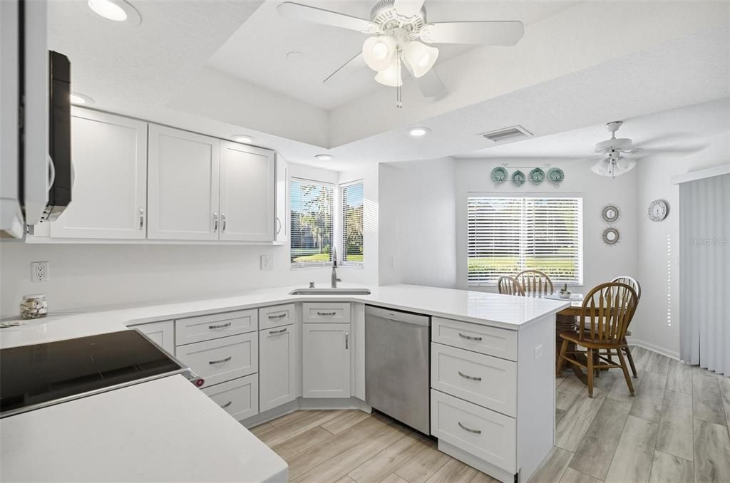 На продажу: $234,000 (2 спален, 2 ванн, 1098 Квадратных фут)