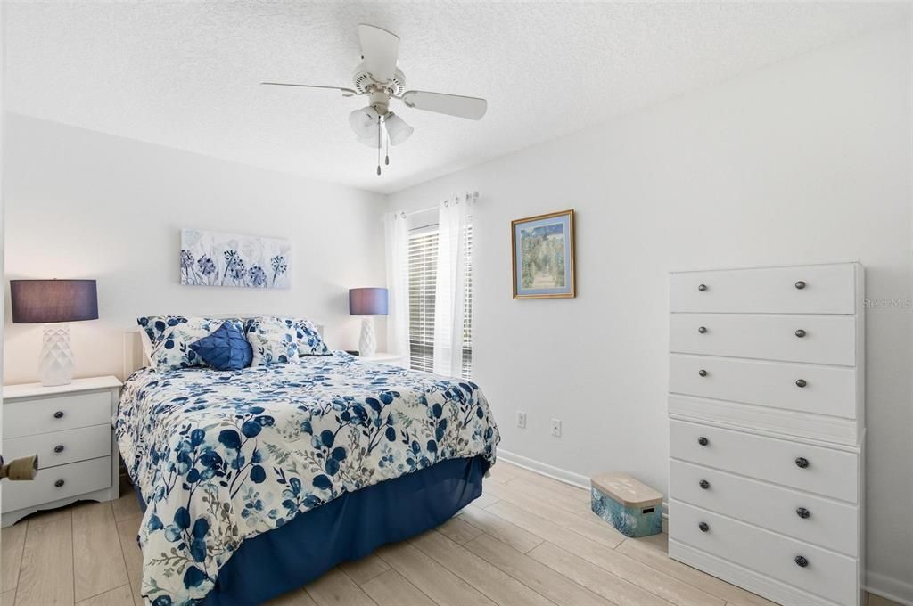 На продажу: $234,000 (2 спален, 2 ванн, 1098 Квадратных фут)