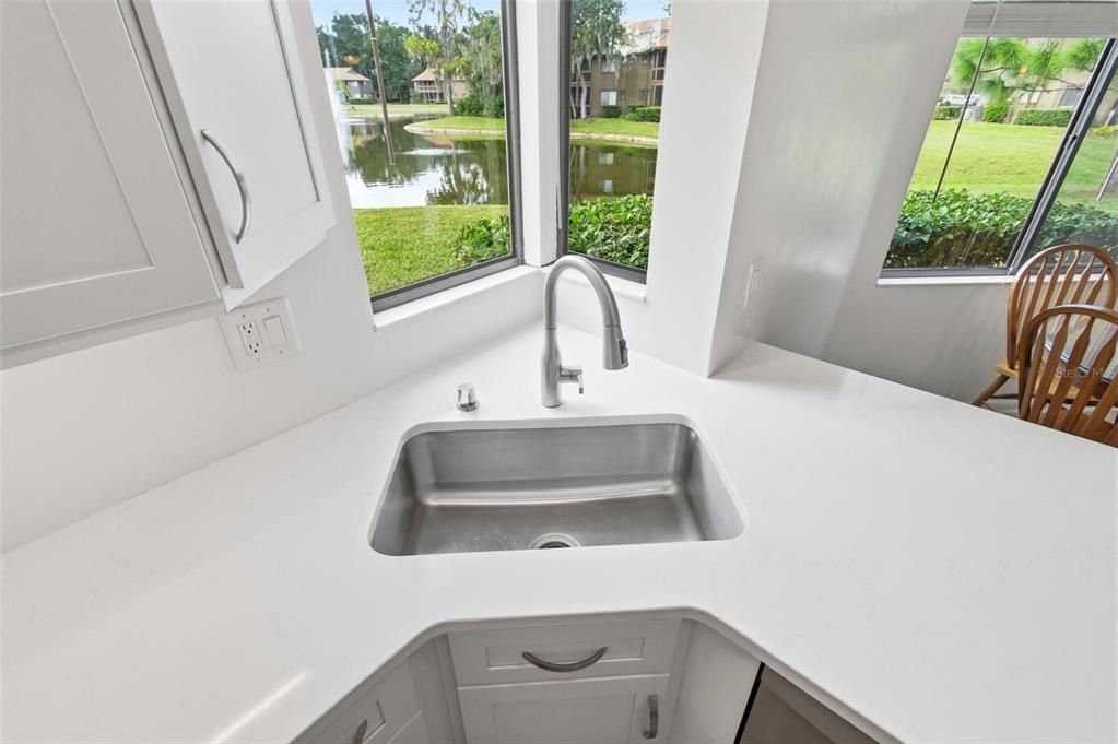 На продажу: $234,000 (2 спален, 2 ванн, 1098 Квадратных фут)