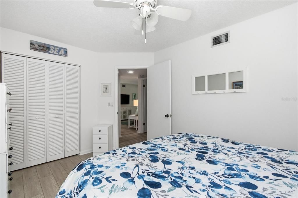 На продажу: $234,000 (2 спален, 2 ванн, 1098 Квадратных фут)