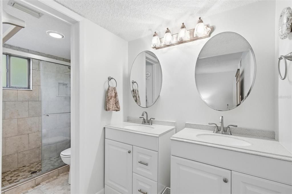 На продажу: $234,000 (2 спален, 2 ванн, 1098 Квадратных фут)