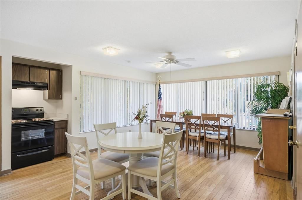 На продажу: $234,000 (2 спален, 2 ванн, 1098 Квадратных фут)