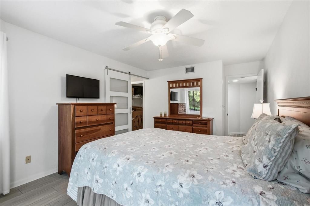 На продажу: $234,000 (2 спален, 2 ванн, 1098 Квадратных фут)