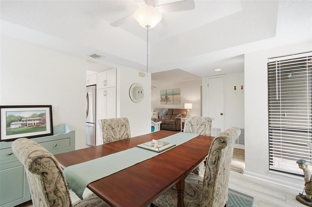 На продажу: $234,000 (2 спален, 2 ванн, 1098 Квадратных фут)