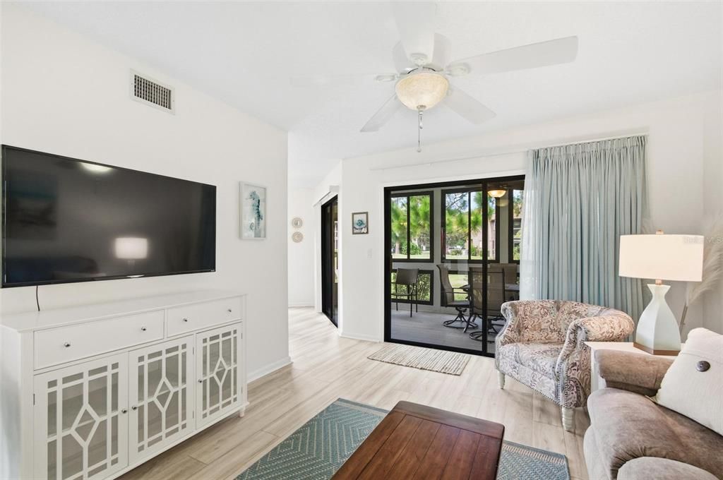 На продажу: $234,000 (2 спален, 2 ванн, 1098 Квадратных фут)