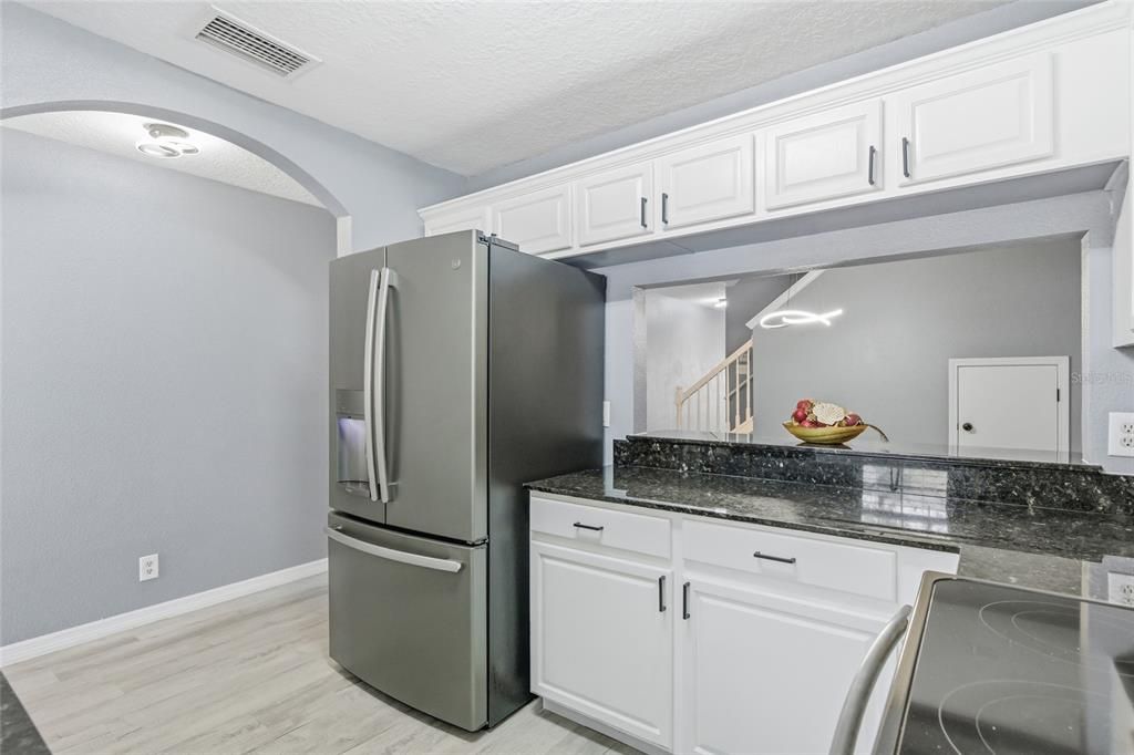 На продажу: $259,000 (2 спален, 2 ванн, 1560 Квадратных фут)