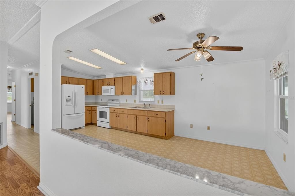 На продажу: $185,000 (2 спален, 2 ванн, 1378 Квадратных фут)