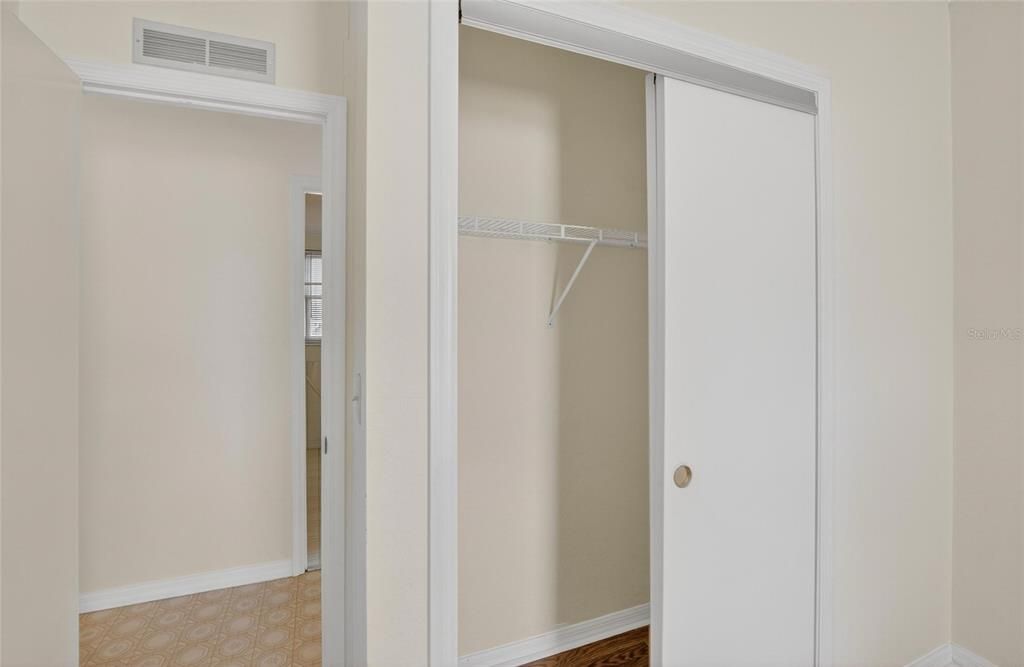 На продажу: $185,000 (2 спален, 2 ванн, 1378 Квадратных фут)