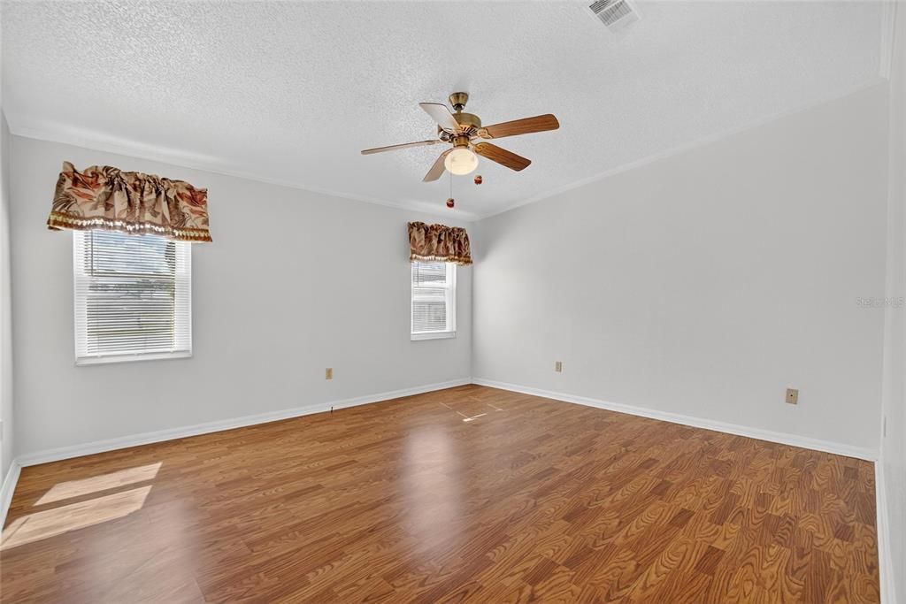 На продажу: $185,000 (2 спален, 2 ванн, 1378 Квадратных фут)